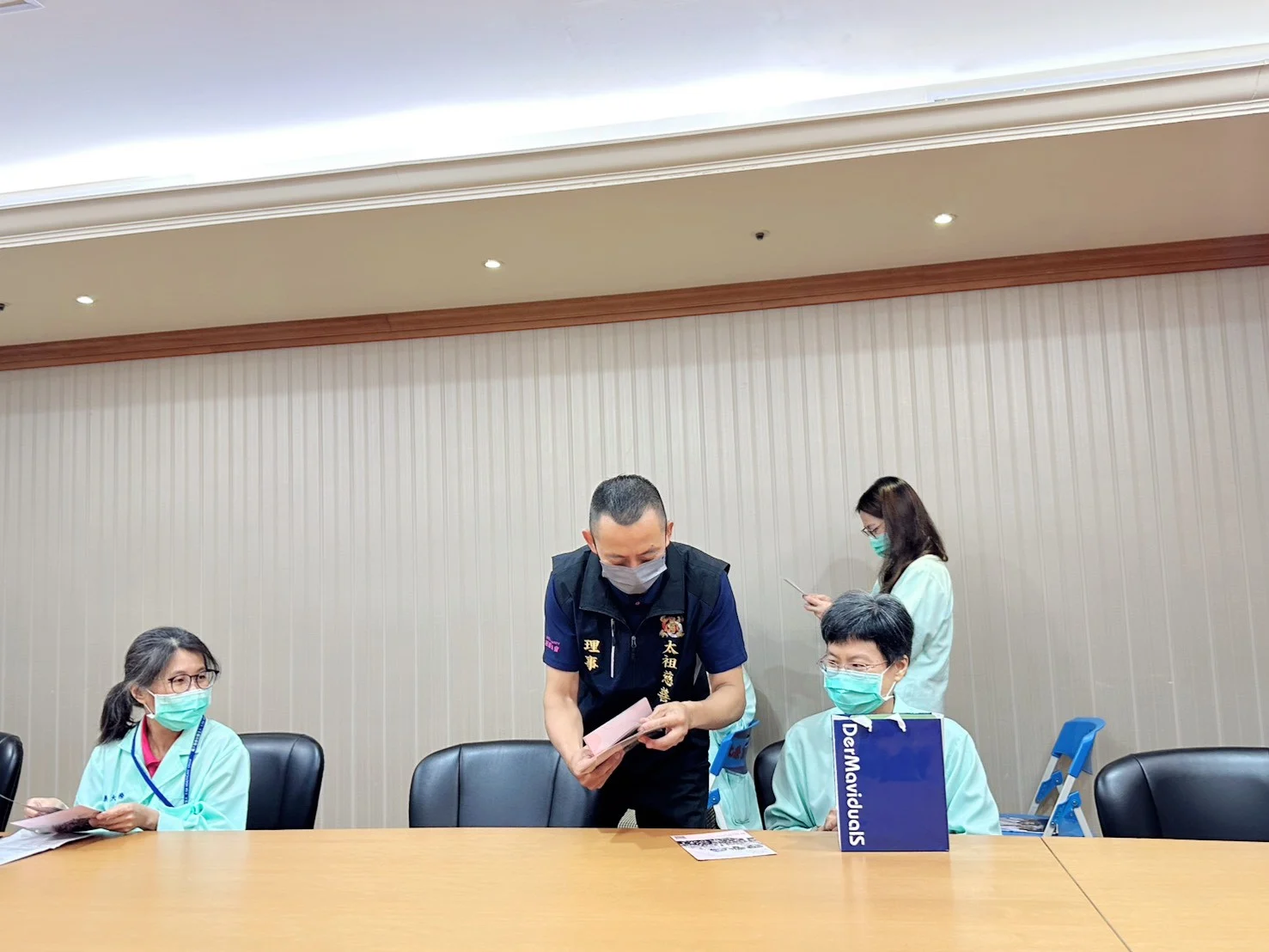 586226425 33378460408411715 2324577850696867833 N